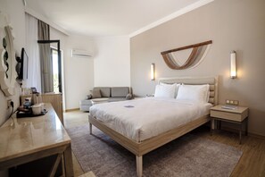 プレミアム ダブルまたはツインルーム 禁煙 ビーチフロント | 高級寝具、ミニバー (無料)、セーフティボックス (室内)、WiFi (無料)