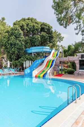 Seasonal outdoor pool, pool umbrellas, pool loungers - Fun & Sun Family Club Saphire (Kemer)