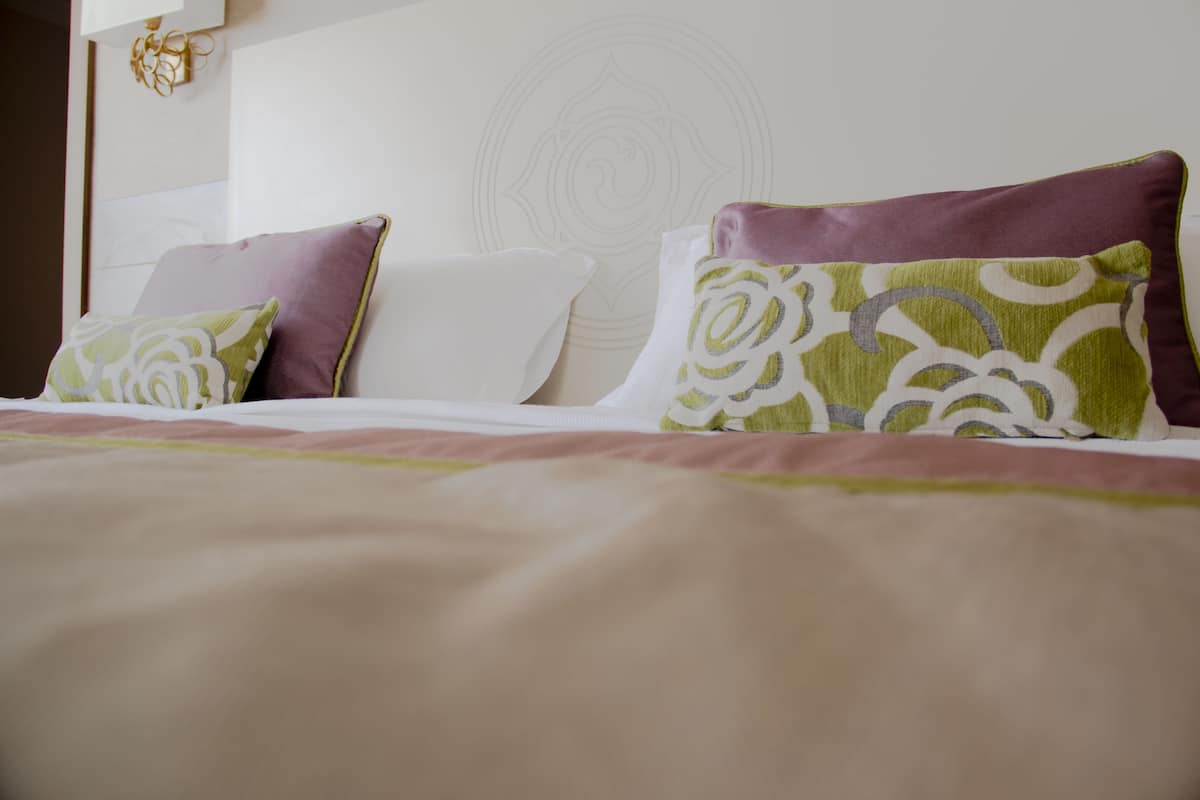 In-room safe, WiFi (surcharge)