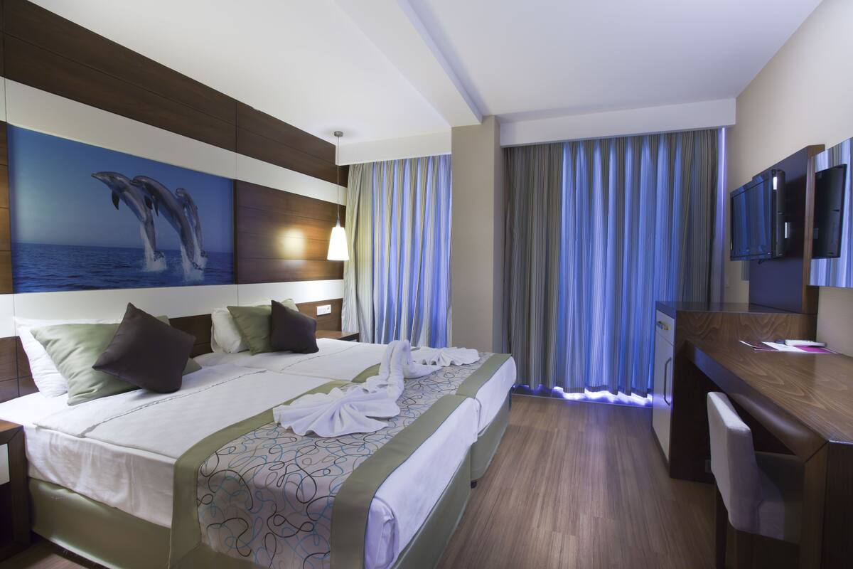 In-room safe, WiFi (surcharge)