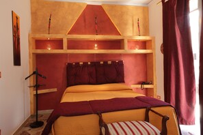 Italiaanse Frette-lakens, luxe beddengoed, donzen dekbedden, een minibar