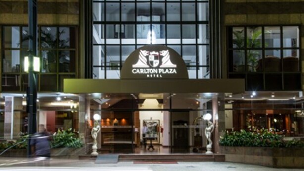 The Carlton Plaza Hotel facade with a prominent entrance, large windows, and a central emblem. - Carlton Plaza Poços de Caldas (Poços de Caldas)