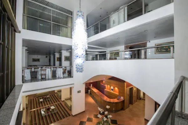 内部エントランス