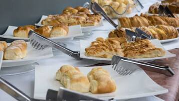 Free daily full breakfast