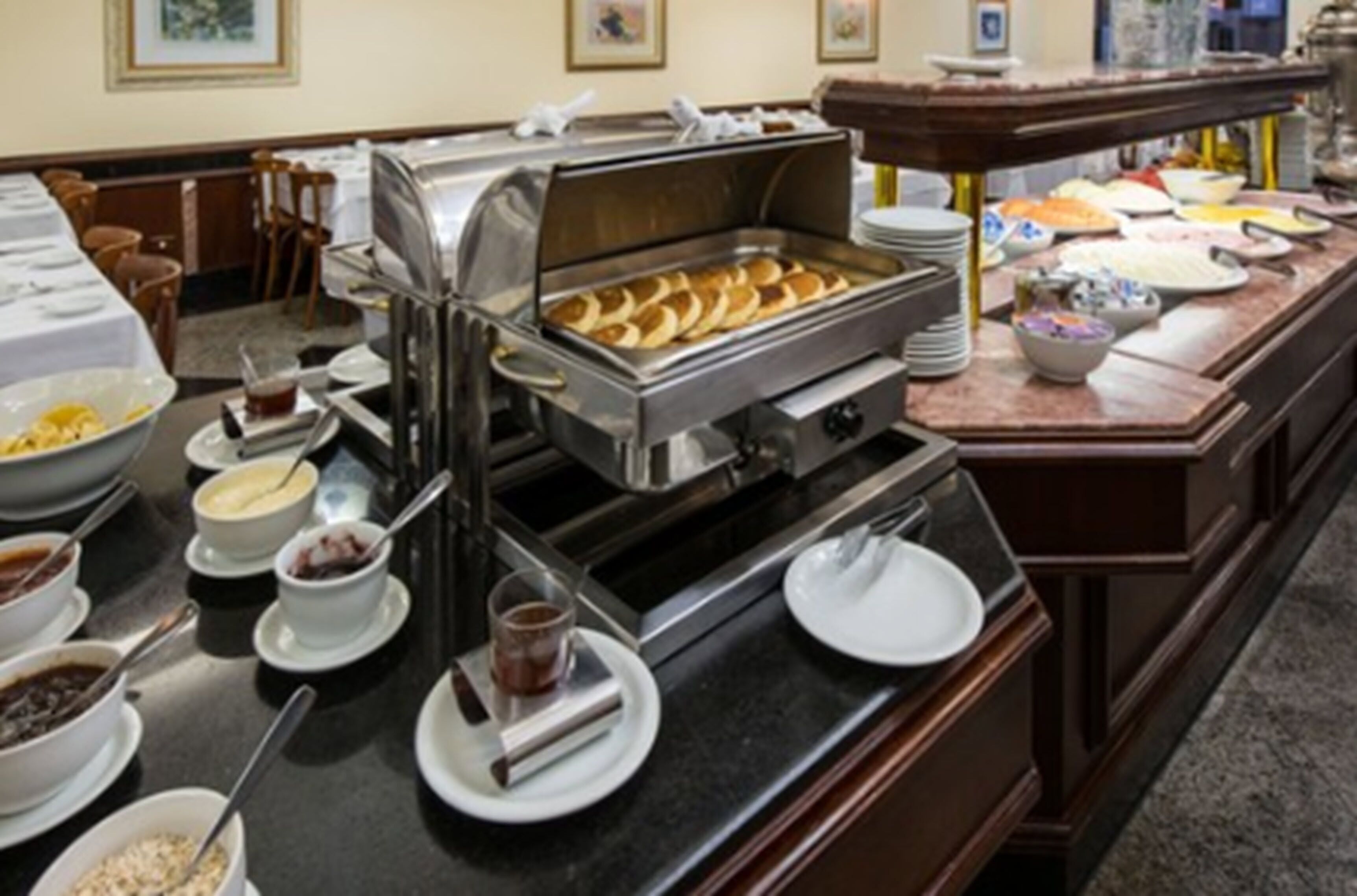 free daily full breakfast