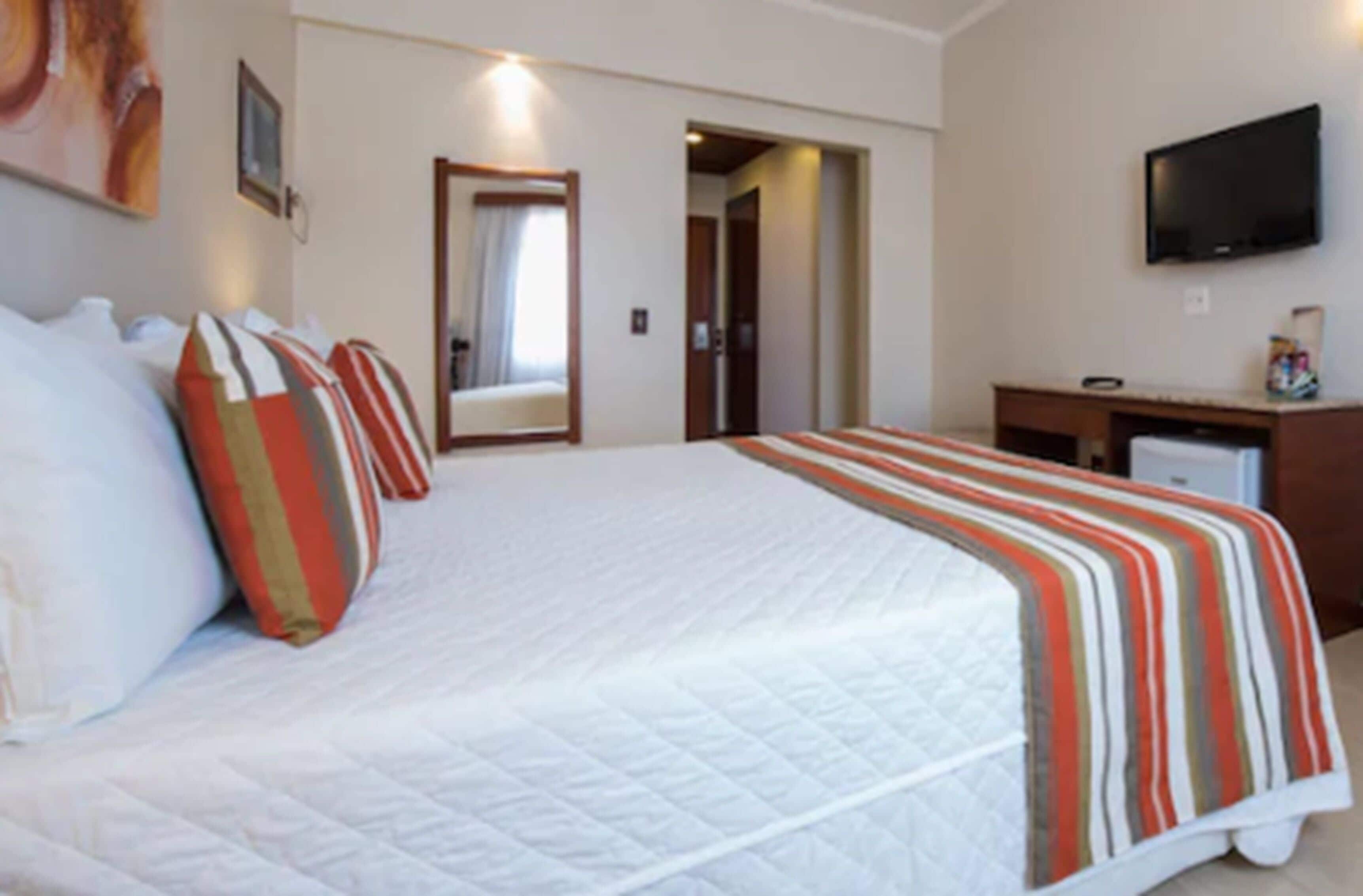 deluxe double or twin room | 1 bedroom, hypo-allergenic bedding, minibar, blackout curtains