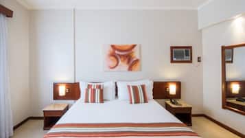 Quarto casal ou duplo luxo | Roupas de cama antialérgicas, frigobar, cortinas blackout