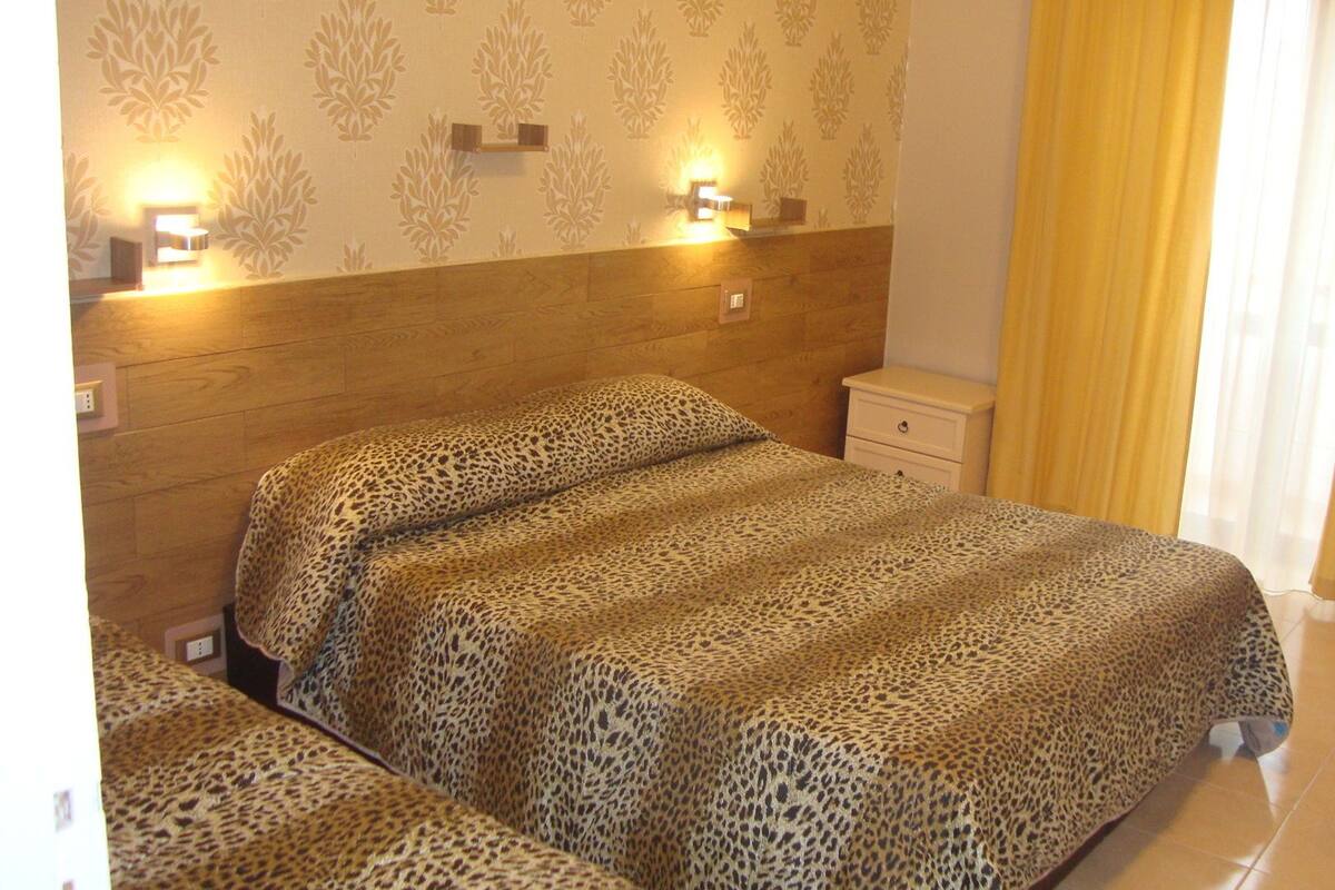 Romantic Triple Room, Non Smoking, Private Bathroom | 1 bedroom, desk, iron/ironing board (on request), WiFi (free)