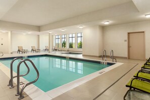Indoor pool, pool loungers - Hampton Inn by Hilton Edmonton/Sherwood Park (Sherwood Park)