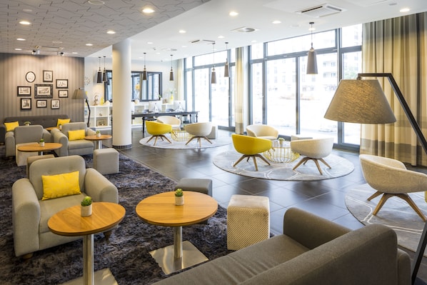 Coin salon dans le hall