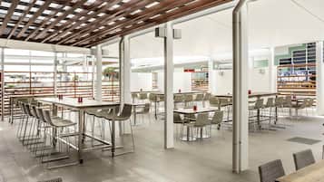 Pub, alfresco dining, open daily