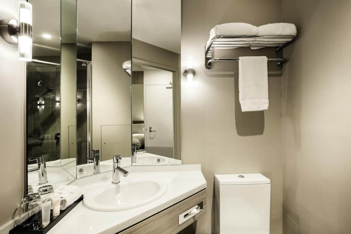 premium bedding, in-room safe, desk, laptop workspace