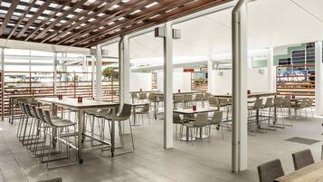 Pub, al fresco dining, open daily