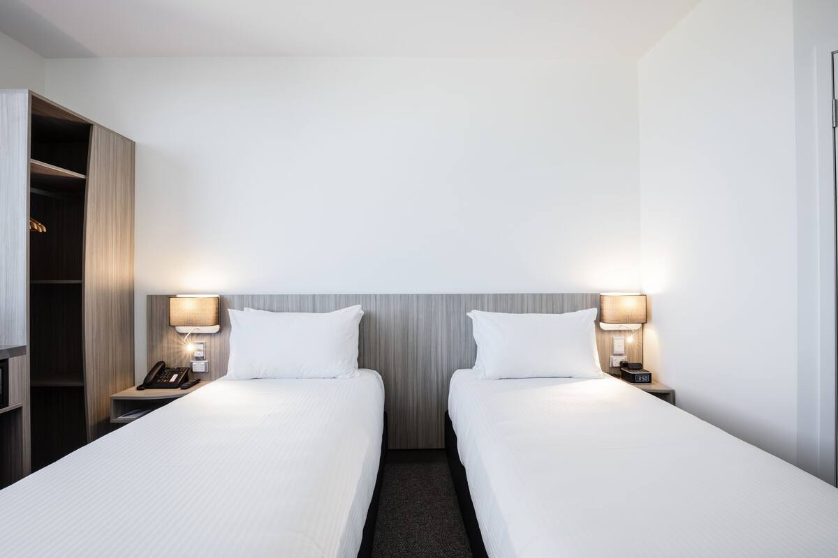 premium bedding, in-room safe, desk, laptop workspace