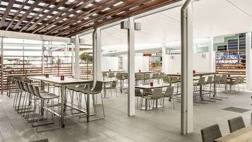 Pub, al fresco dining, open daily