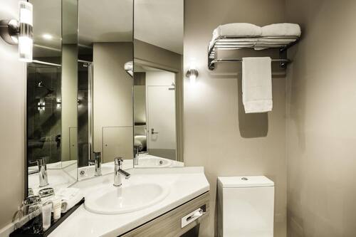 Premium bedding, in-room safe, desk, laptop workspace