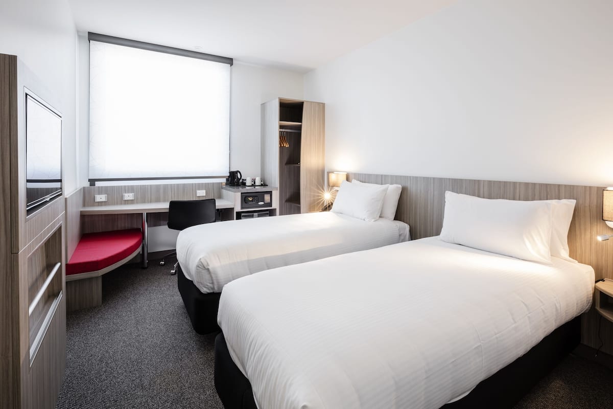 premium bedding, in-room safe, desk, laptop workspace