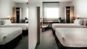 Ropa de cama de alta calidad, caja fuerte, escritorio