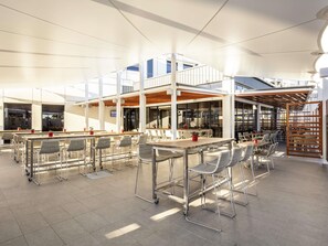 تقديم الإفطار، الأطباق الأوروبية الحديثة، تناول الطعام في الهواء الطلق