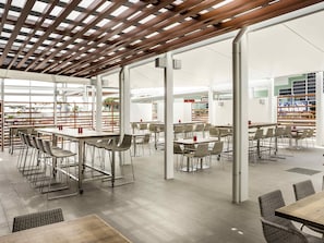 Pub, al fresco dining, open daily