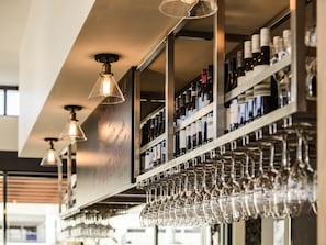 Pub, al fresco dining, open daily - ibis Mackay (South Mackay)