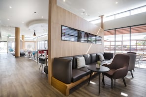 Breakfast, lunch served; Modern European cuisine, alfresco dining