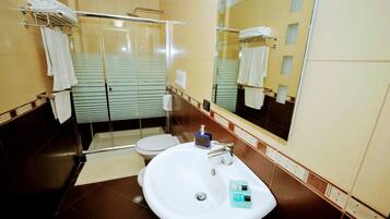 Superior Double Room, 1 Bedroom, Balcony, City View | Bathroom | Shower, free toiletries, hair dryer, towels