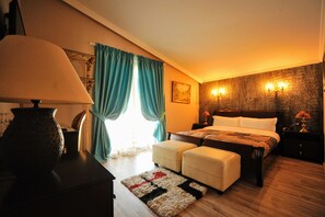 Panoramic Double Room, 1 King Bed, Terrace, City View | Living area