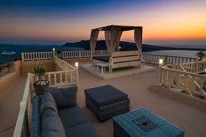 Terrace/patio - Poseidon Mansion (Santorini)