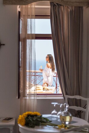 4 habitaciones, caja de seguridad en la habitación y escritorio 