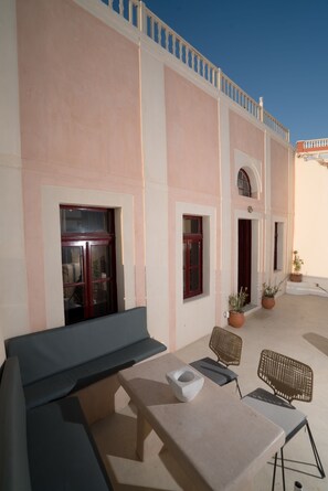 Sarapan ala kontinental setiap hari (EUR 15 per orang)