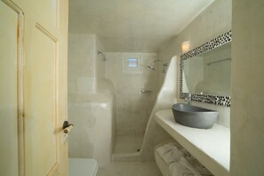 Villa, 4 Bedrooms | Bathroom | Shower, rainfall showerhead, hair dryer, slippers