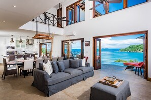 豪華別墅, 多張床 (Villa del Sol - Beach Club Access) | 客廳