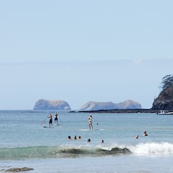 在海滩、沙滩毛巾、瑜伽、排球