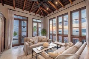 Villa – deluxe, flere senger (Casa Plumeria - Beach Club Access) | Oppholdsområde