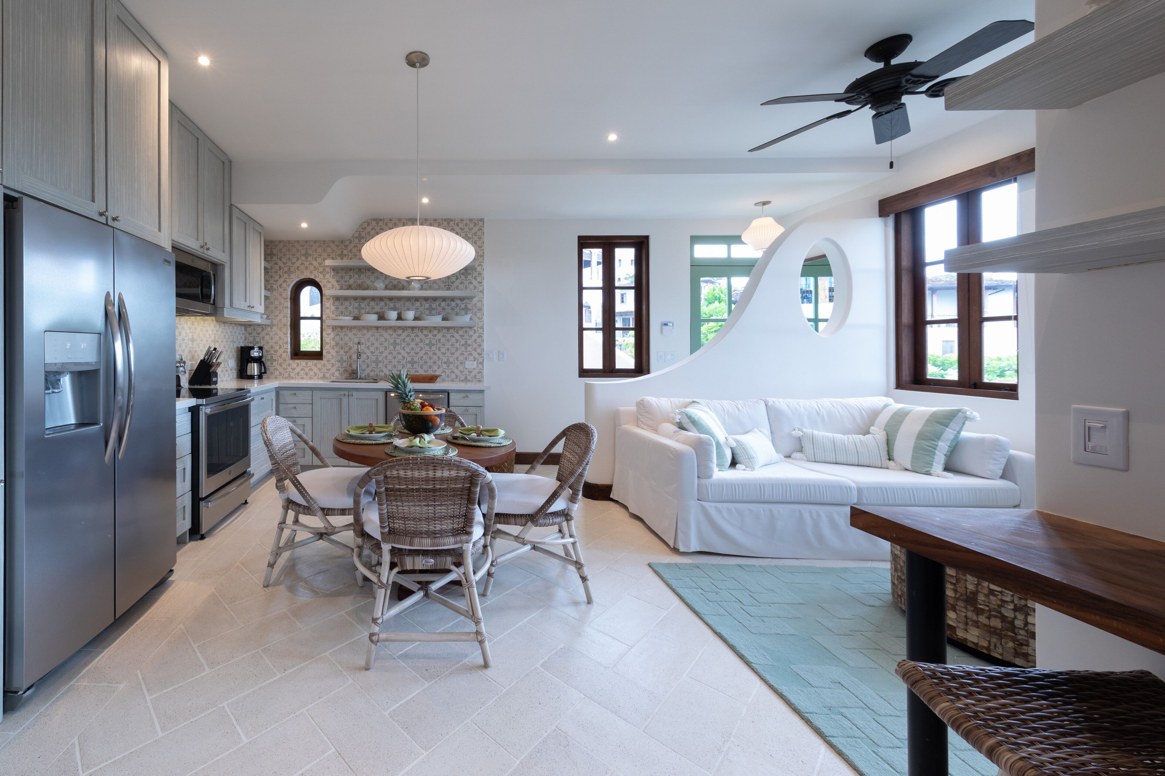 Deluxe-Apartment, 1 King-Bett, Balkon, eingeschränkter Meerblick (14B Calle Cartagena | 1 BR | 1 BA) | Wohnbereich