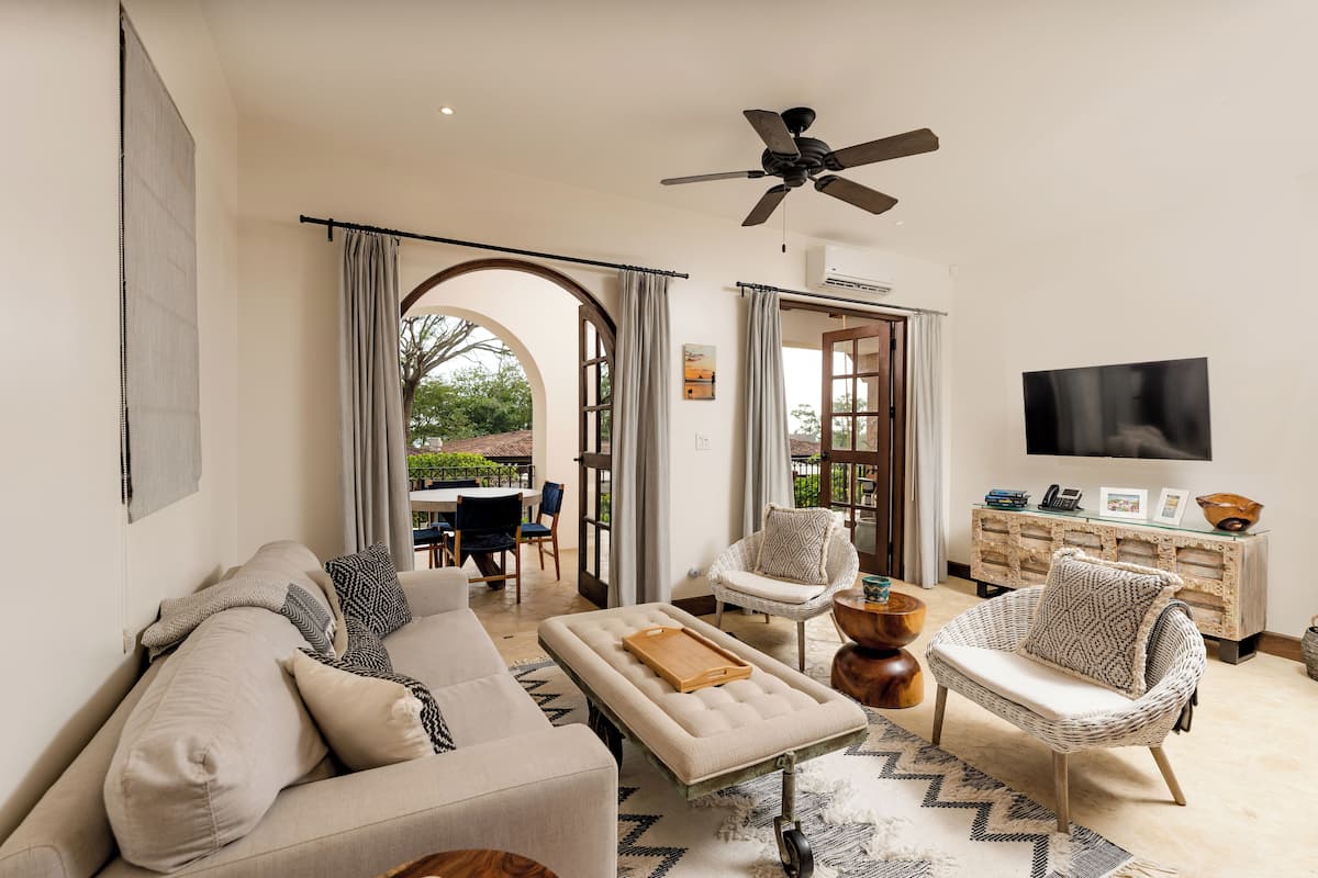 Apartamento luxo, várias camas, terraço, vista para a cidade (14 Plaza Mercado | 2 BR | 2 BA) | Área de estar