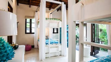 Villa Deluxe, varias camas, baño privado, vista a la playa (19 Paseo del Mar | 6 BR | 7.5 BA) | 1 habitación y ropa de cama de alta calidad