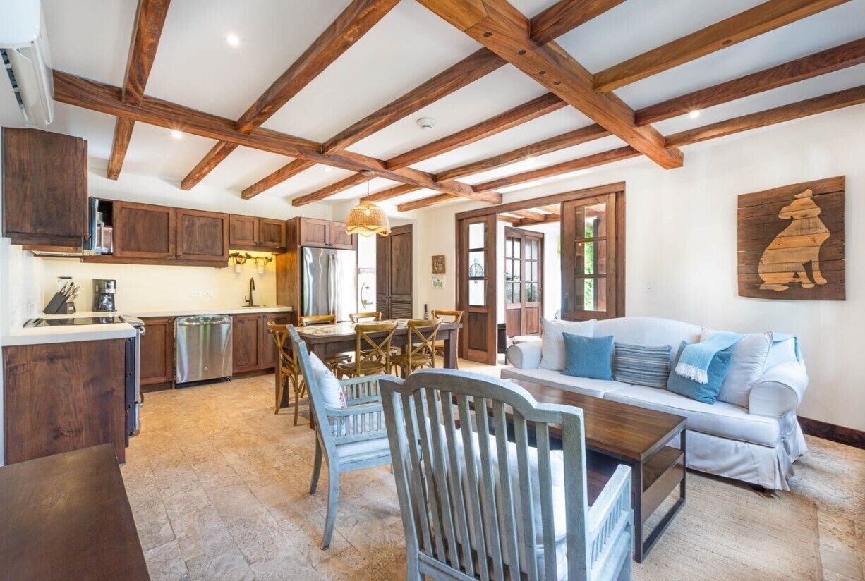 Deluxe-Apartment, Mehrere Betten, 2 Bäder, Stadtblick (26 Plaza Carlota | 2 BR | 2 BA) | Wohnbereich