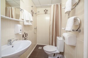 淋浴設備、免費梳洗用品、風筒、拖鞋