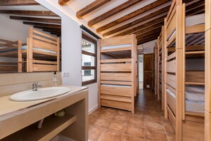 Dormitorio compartido (1 cama en un dormitorio de 10 camas) | Wifi gratis y ropa de cama