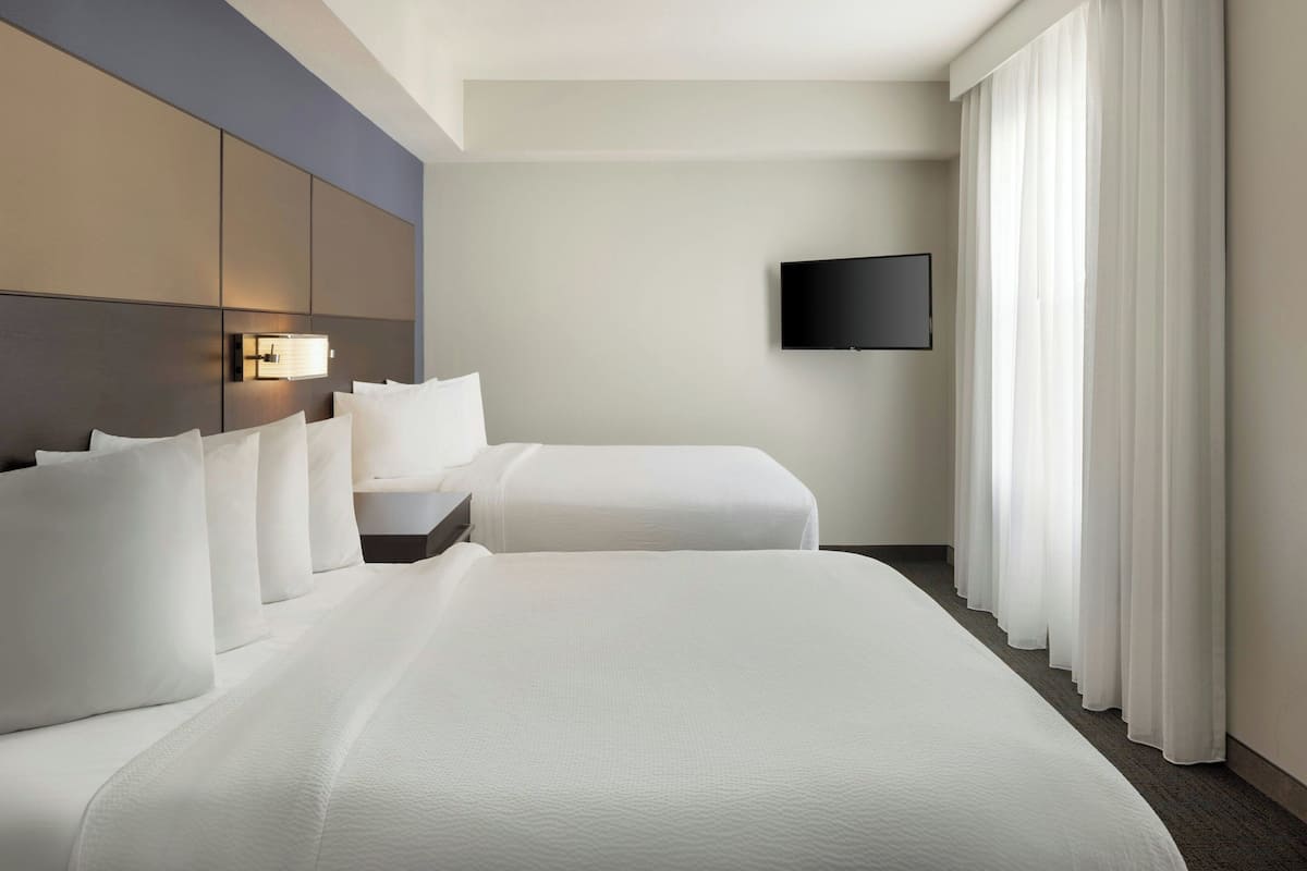 Suite, 2 Schlafzimmer | Schreibtisch, Verdunkelungsvorhänge, Bügeleisen/Bügelbrett