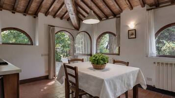 Apartment, 1 Bedroom FORNO 2 | Cozinha privada | Geladeira grande, fogão, cadeirão de bebê
