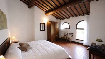 Apartment, 1 Bedroom FORNO 2 | Premium bedding, down comforters, iron/ironing board