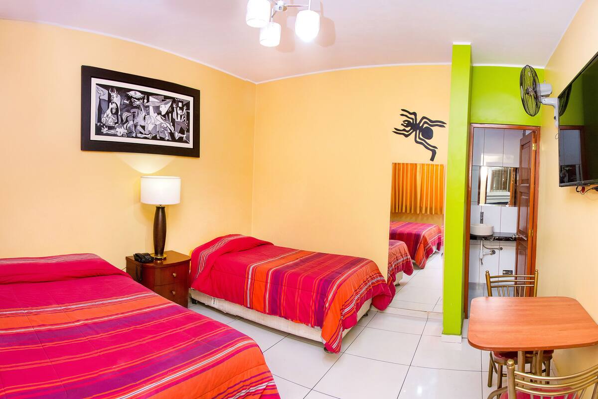 Twin Room | Desk, free WiFi
