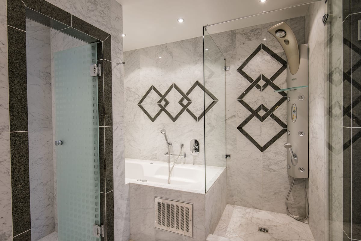 junior suite, 1 king bed, lake view | bathroom | shower, hair dryer, bathrobes, slippers