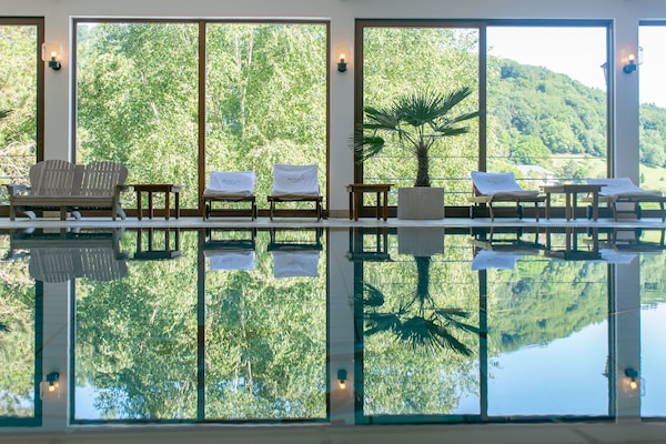Piscina coberta, piscina a l'aire lliure i gandules