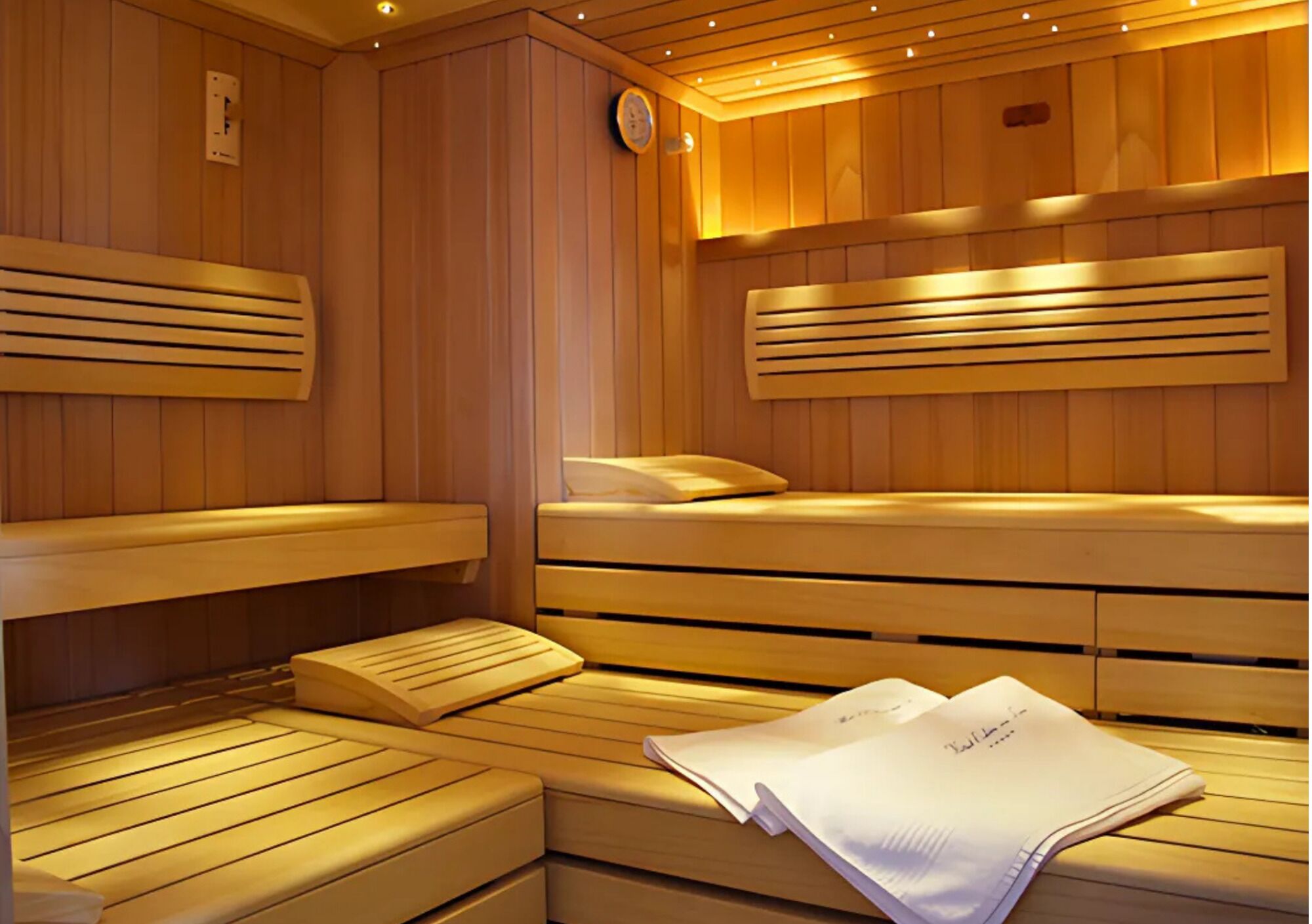 Habitación doble (Private Sauna) | Minibar, caja de seguridad en la habitación y escritorio 