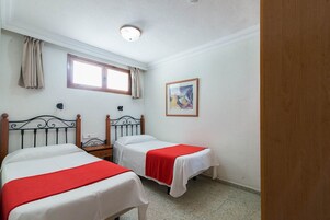 Apartamento, balcón, vistas a la piscina | Cunas gratuitas, wifi gratis, ropa de cama
