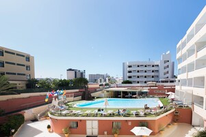 Apartamento, balcón, vistas a la piscina | Vistas desde la habitación